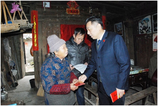 集團工會走訪樟樹市困難戶