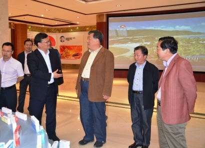 全國政協(xié)科教文衛(wèi)體委員會(huì)副主任、中國文聯(lián)副主席、中國音樂文學(xué)學(xué)會(huì)主席陳曉光參觀考察仁和集團(tuán)