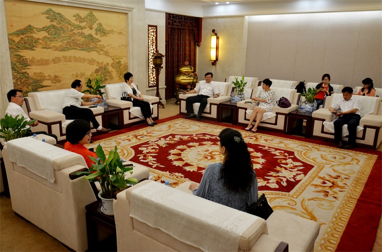 《中國醫(yī)藥報》領(lǐng)導(dǎo)到仁和集團調(diào)研