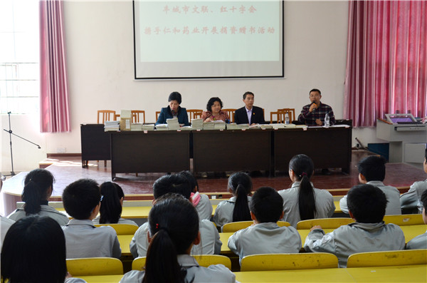 濟(jì)困助學(xué) 愛心捐贈(zèng)