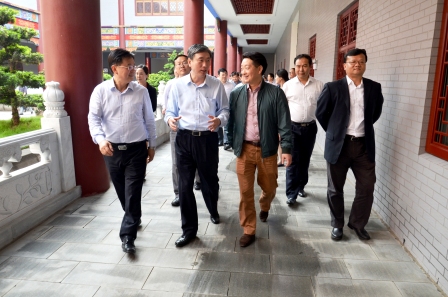 江西省政協主席黃躍金視察仁和集團 (1).jpg