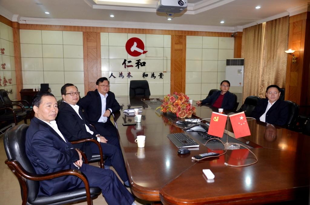 1508306175964079263.jpg 仁和集團干部員工認真收聽收看十九大開幕盛況 (1).jpg